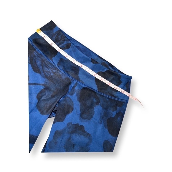 Lululemon Blue and Black Floral Print Wunder Under Crop II Leggings Size 4 - Picture 5 of 12